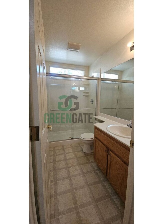 Building Photo - Beautiful 4 Bedroom, 3 Bathroom Home in Tr...
