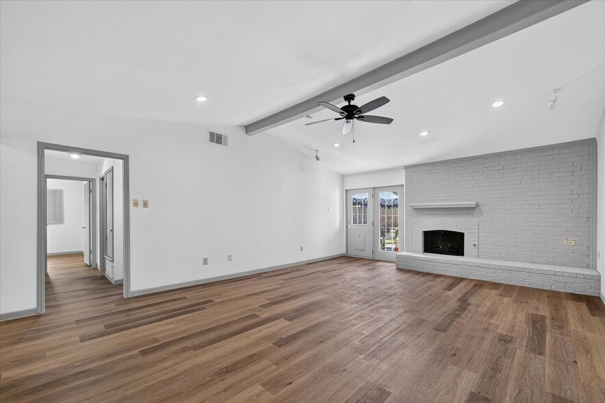 Building Photo - 2516 Lawnview Dr