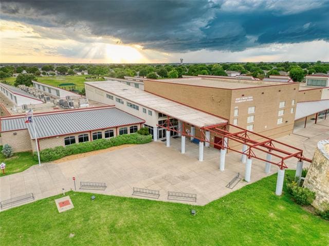 Building Photo - 2602 Buckskin Dr
