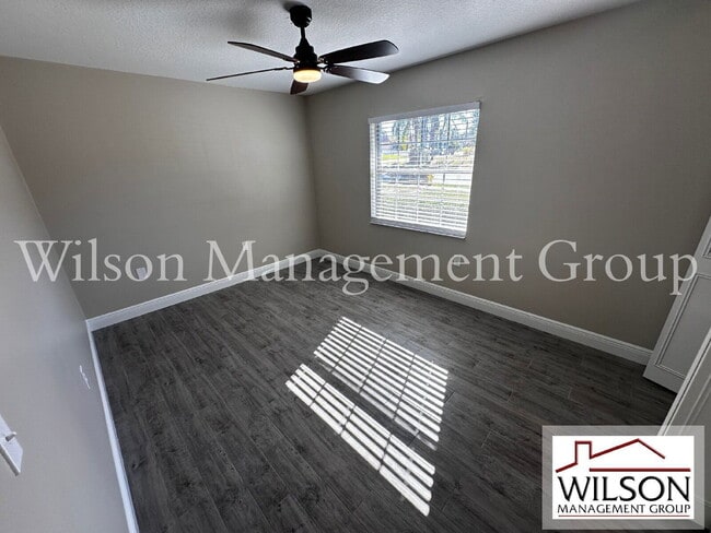 Building Photo - 2847 Bermuda Ave N