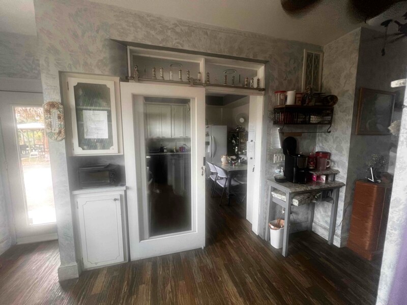 Building Photo - 300 Spg Gdn Ave S