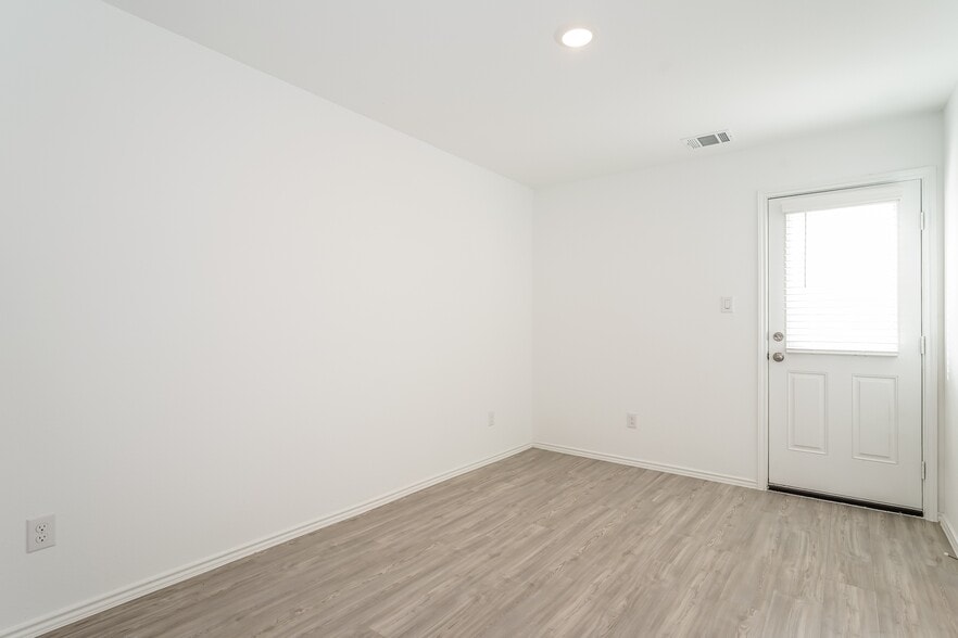 Building Photo - 8171 Nube Medina