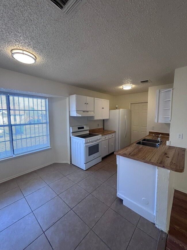 Building Photo - 4047 Indian Sunrise