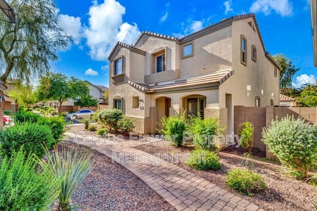 Building Photo - 2544 E Vermont Dr