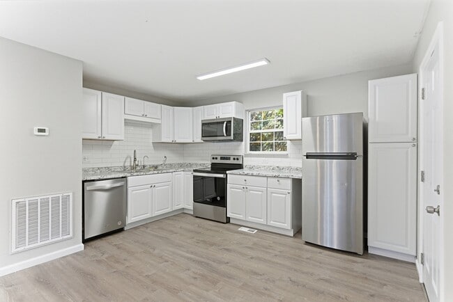 Building Photo - 923 McCubbins Rd