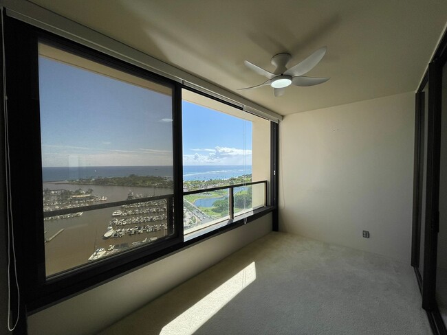 Building Photo - 2412
