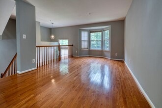 Building Photo - 30 Flaxleaf Ct