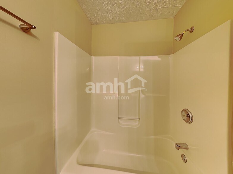 Building Photo - 2545 Willowgate Rd