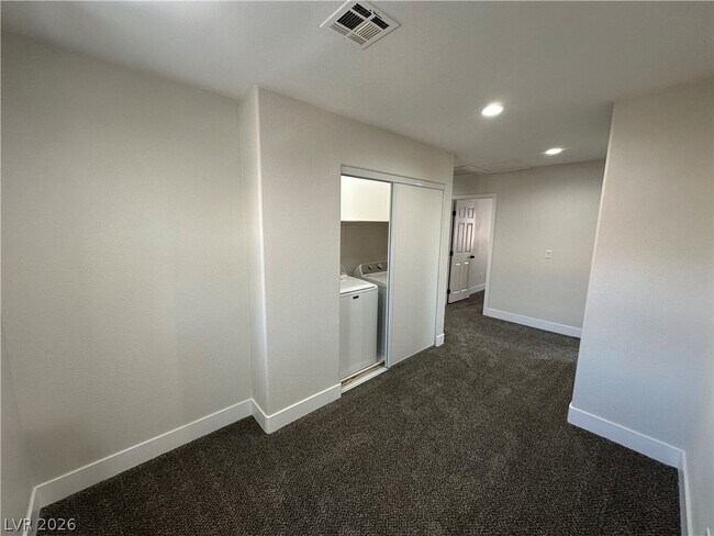 Building Photo - 10004 Bonterra Ave