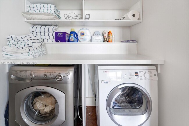 Building Photo - 6899 Collins Ave