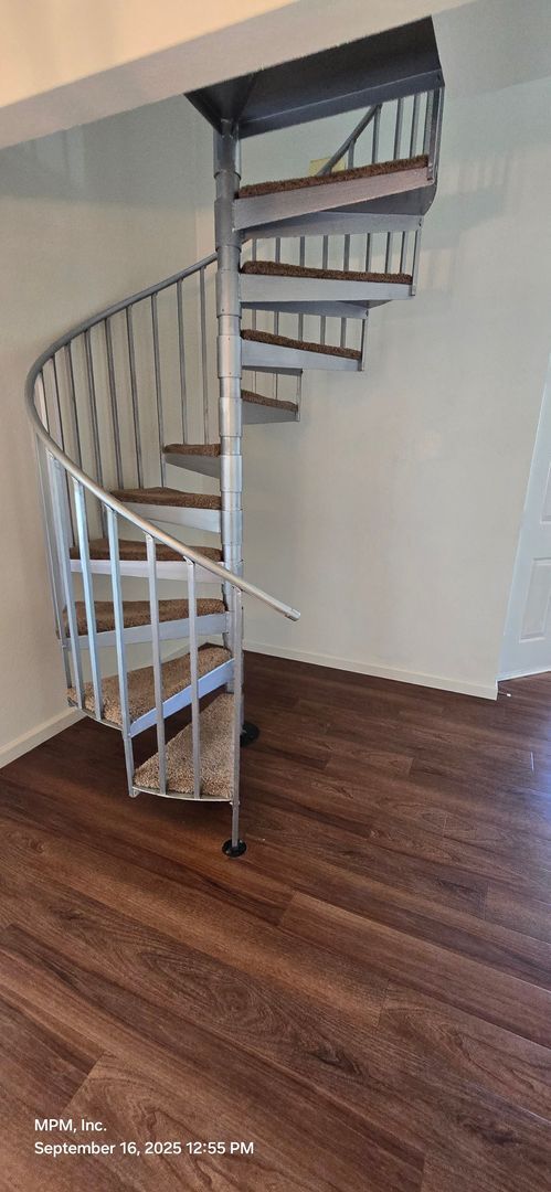 Building Photo - X41 Thomas Court (41,45,49)