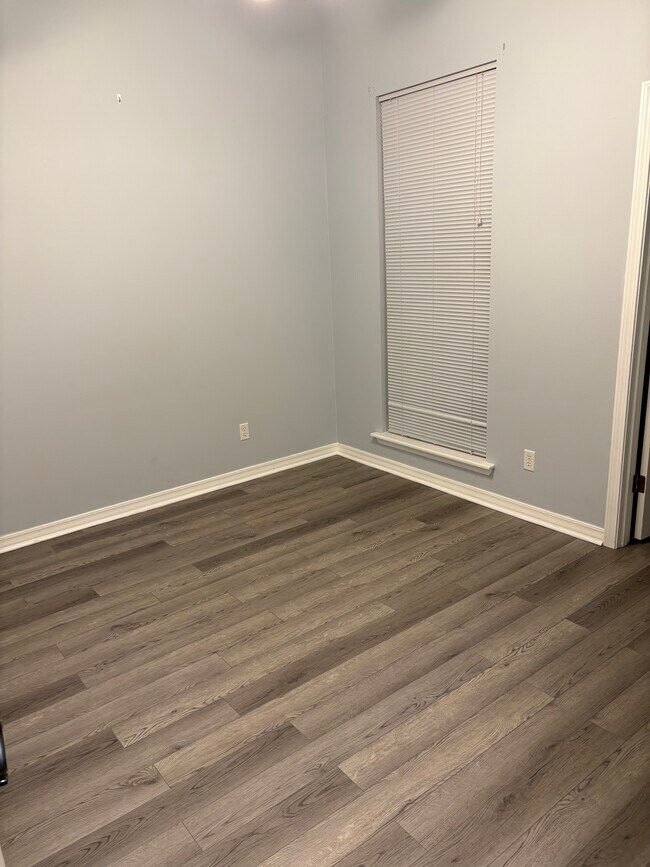 Building Photo - 5900 Clearview Cir