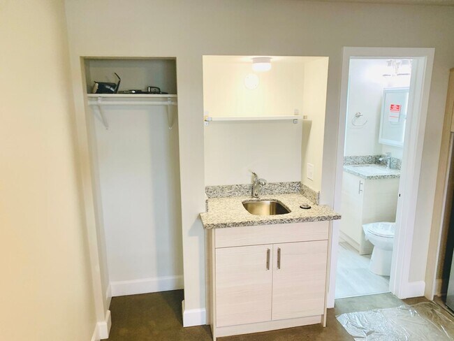 Building Photo - STUDIO AVAILABLE IN THE HEART OF DOWNTOWN ...