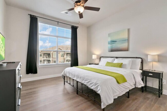 Building Photo - 1875 Fall River Dr