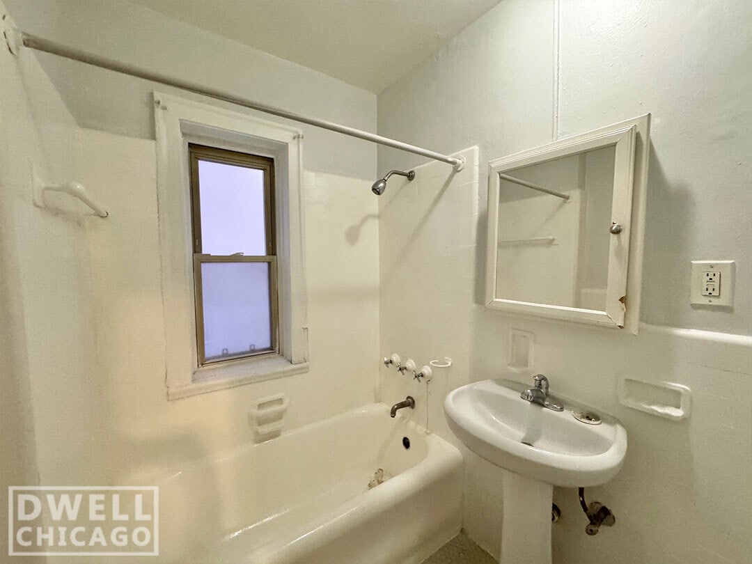 Building Photo - 2341 N Commonwealth Ave