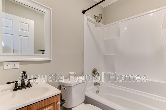 Building Photo - 2128 Roosevelt Dr