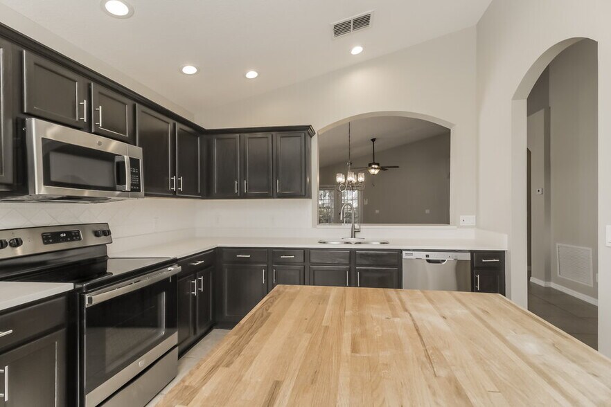 Building Photo - 10139 Rivers Trail Dr