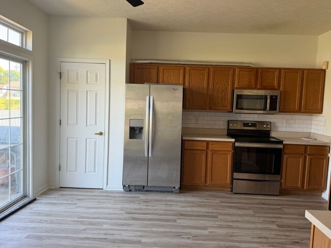 Building Photo - Fantastic 3 Bedroom 2 bath home on a pond