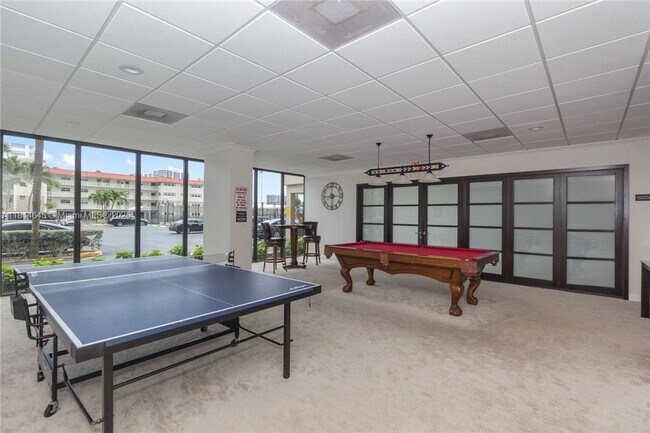 Building Photo - 2017 S Ocean Dr