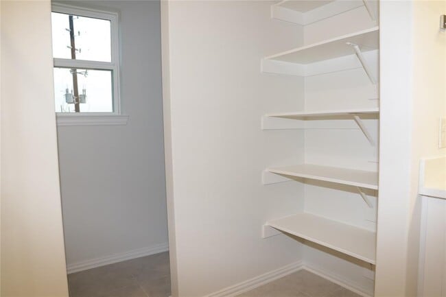 Building Photo - 27943 Western Crk Ct