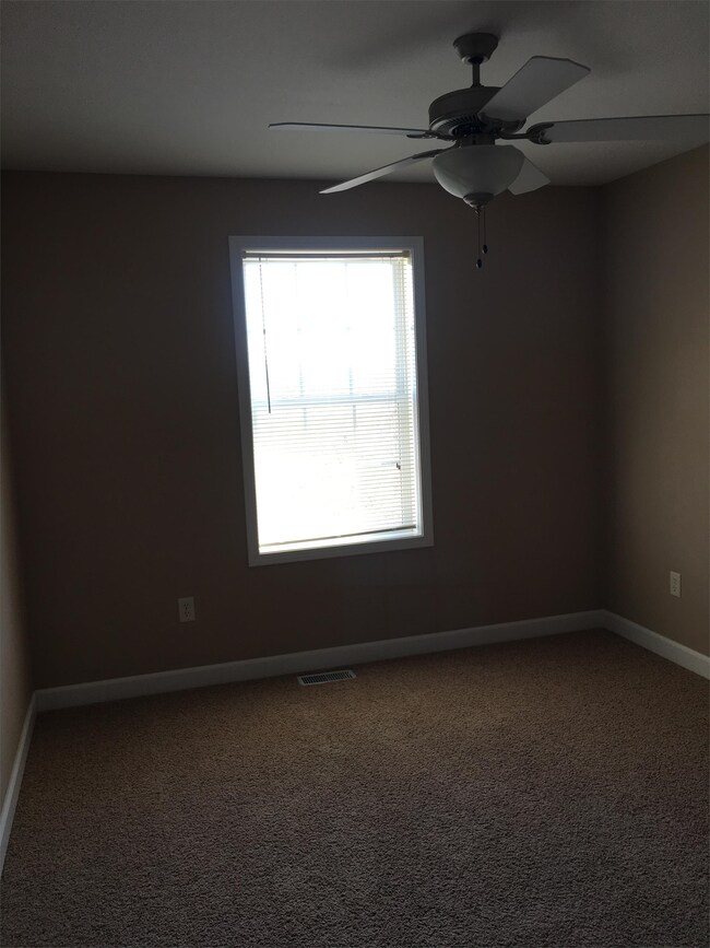 Building Photo - 123 Mesa Dr