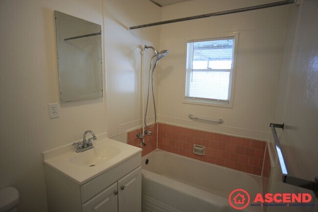 Building Photo - 2117 Watson St