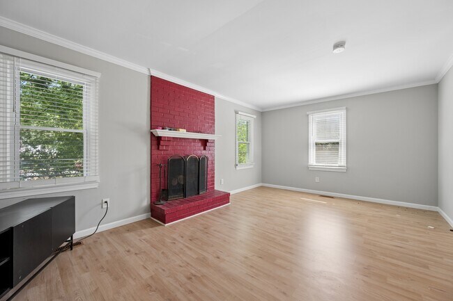 Building Photo - 1615 Colonial Way