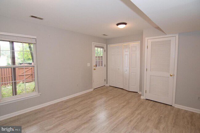Building Photo - 110 Ingle Pl
