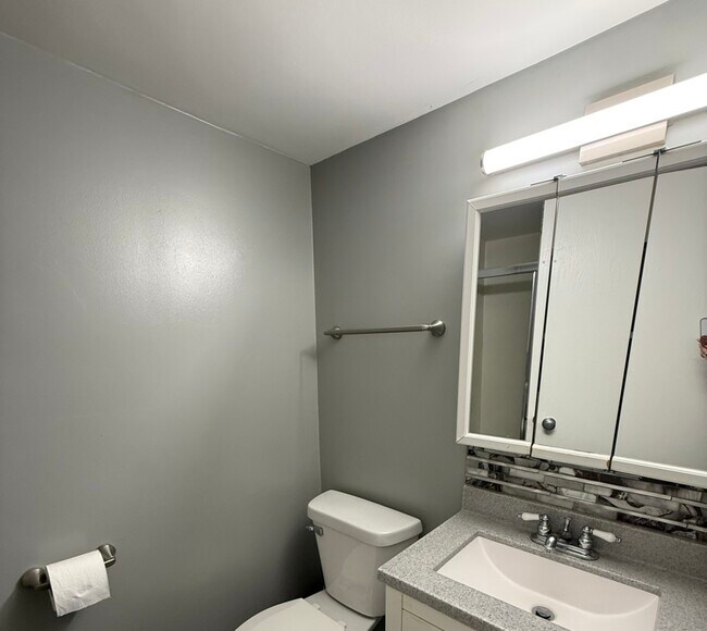 Building Photo - 2116 Briar Hill Dr