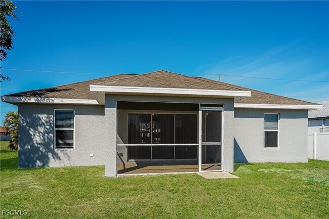 Building Photo - 1709 NE 6th Pl