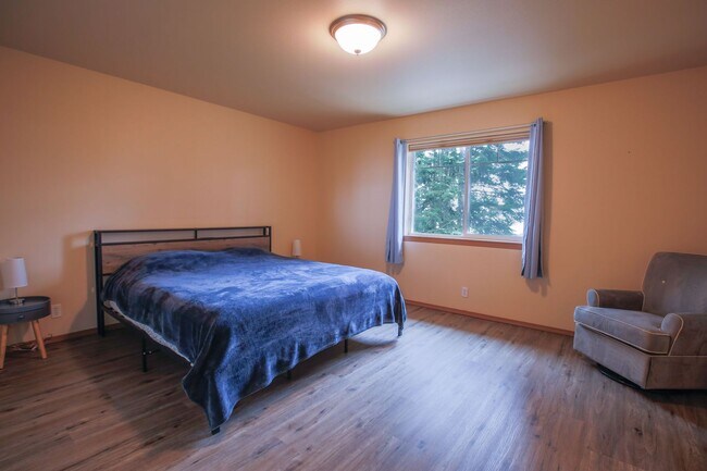 Building Photo - Beautiful Penn Cove View Home and Dog Frie...