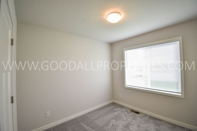 Building Photo - 3 Bedroom 2 Bath Home in Clive / Waukee School District
