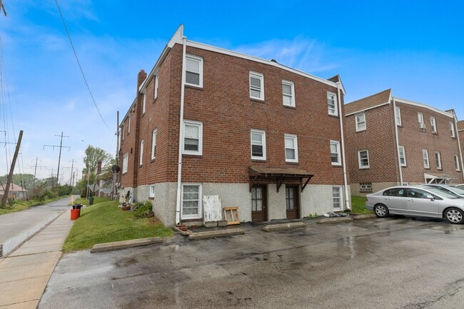 Building Photo - 145 Isabel Ave