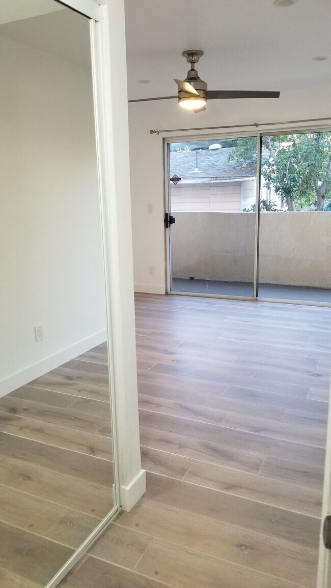 Building Photo - 6525 Woodley Ave