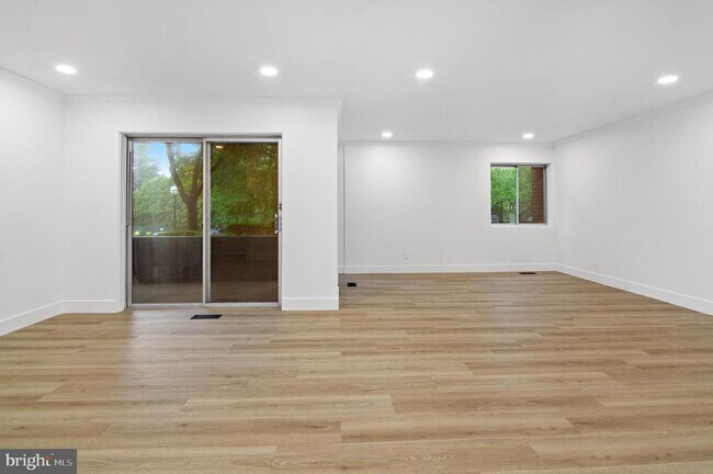 Building Photo - 25 Stonehenge Cir