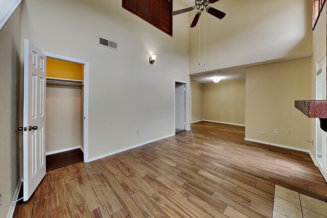 Building Photo - 9600 Royal Ln