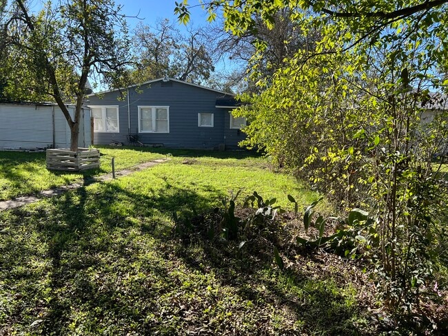 Building Photo - 915 E Highland Blvd