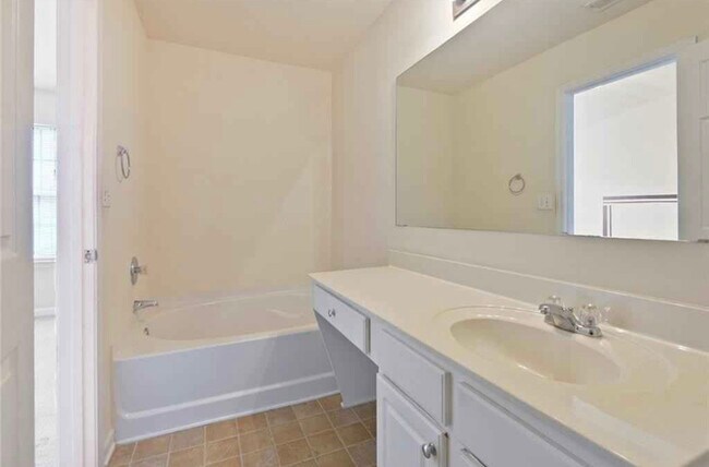 Building Photo - 769 Crestwell Cir SW