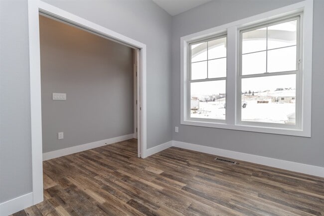 Building Photo - 805 28th St NW