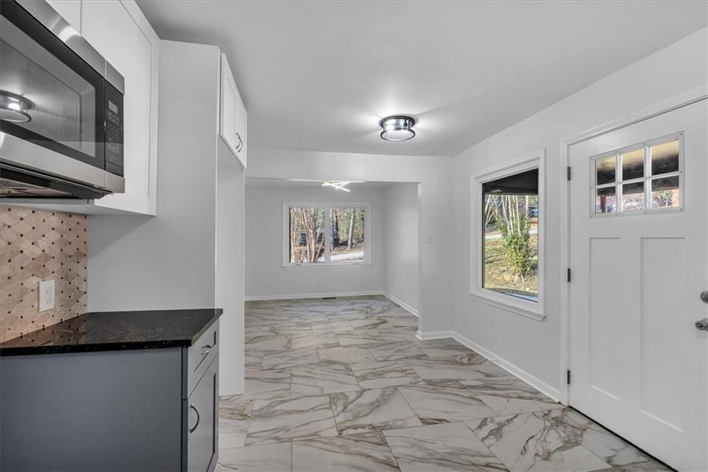 Building Photo - 2142 Cloverdale Dr SE