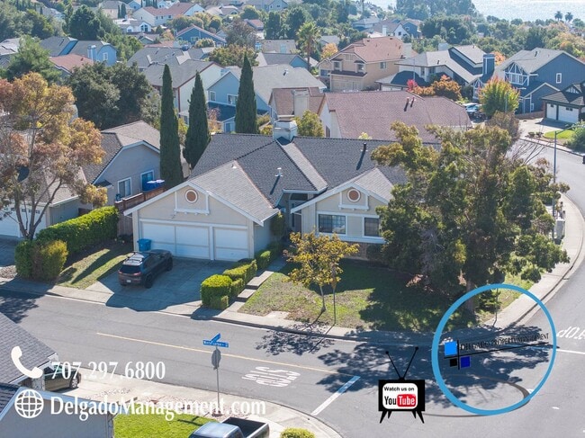 Building Photo - Gorgeous Glen Cove 4 bedroom home.