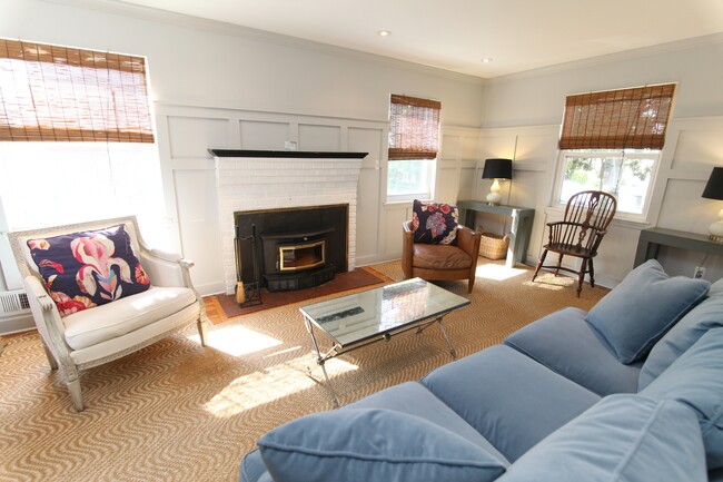 Building Photo - 2713 Arcola Ave