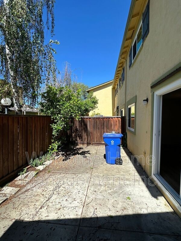 Building Photo - 43175 Washington Common