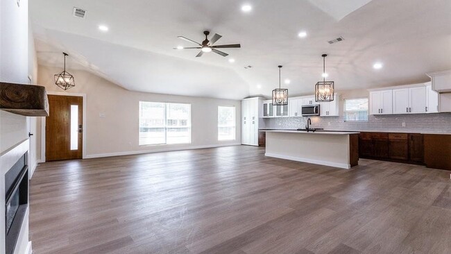 Building Photo - 5608 Emrose Cir