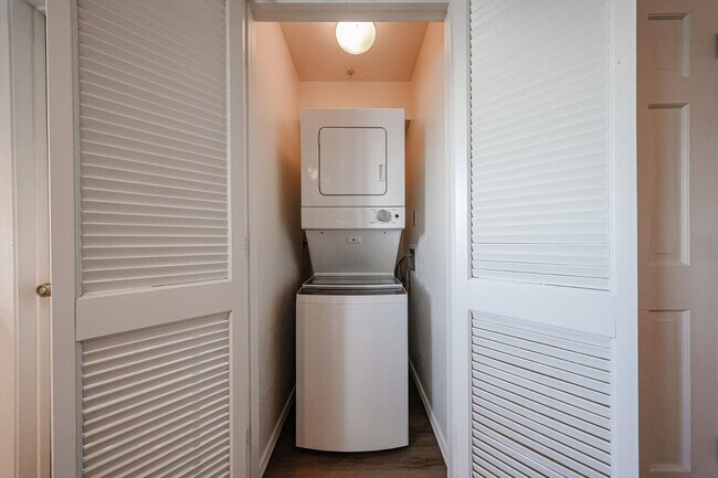 Building Photo - 3031 N Civic Center Plaza