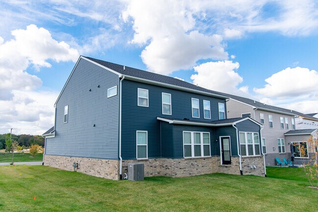 Building Photo - 717 Risdon Trail S