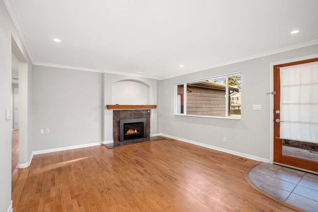Building Photo - Beautifully remodeled rambler in Finn Hill