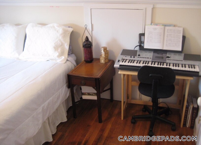 Building Photo - 9 Cedar St