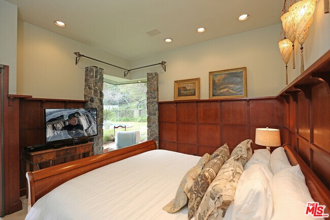 Building Photo - 2673 Mandeville Canyon Rd