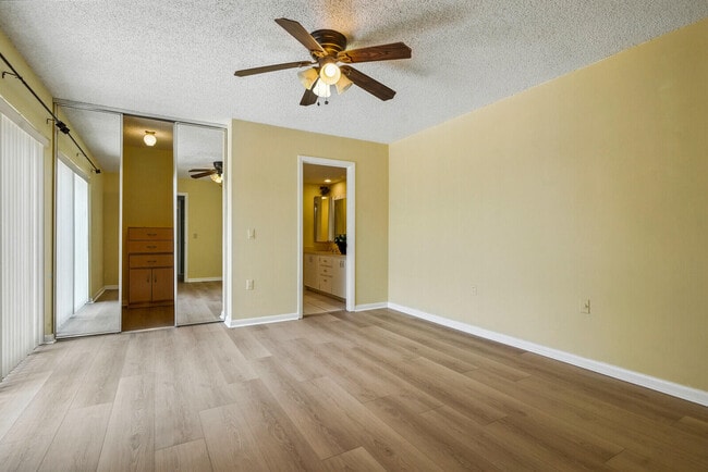 Building Photo - 622 6th Way